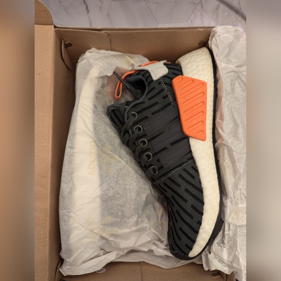 Adidas NMD_R2 "Utility Ivy" - Picture 5 of 6